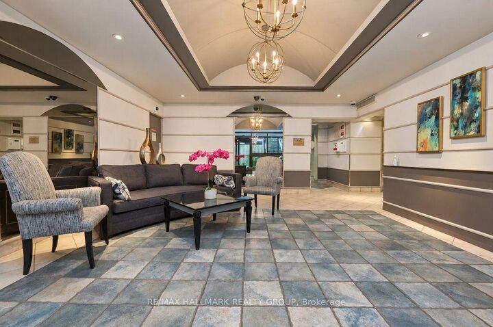 Property Photo:  158C McArthur Avenue 1908  ON K1K 1H8 