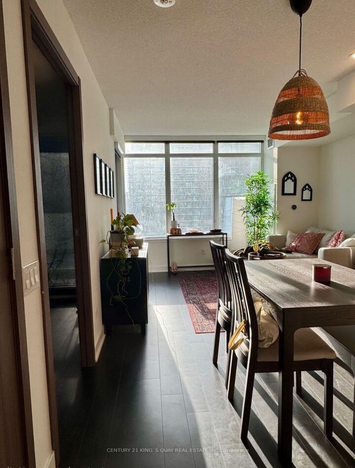 Property Photo:  19 Bathurst Street 1915  ON M5V 0N2 