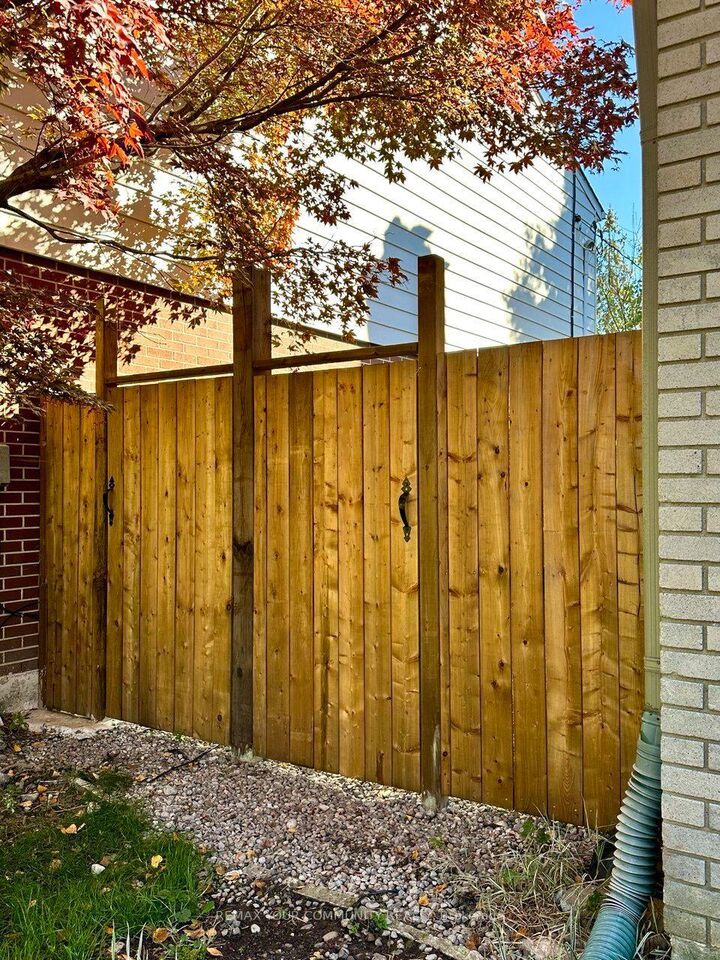 Property Photo:  71 Royal Orchard Boulevard Basement  ON L3T 3C7 