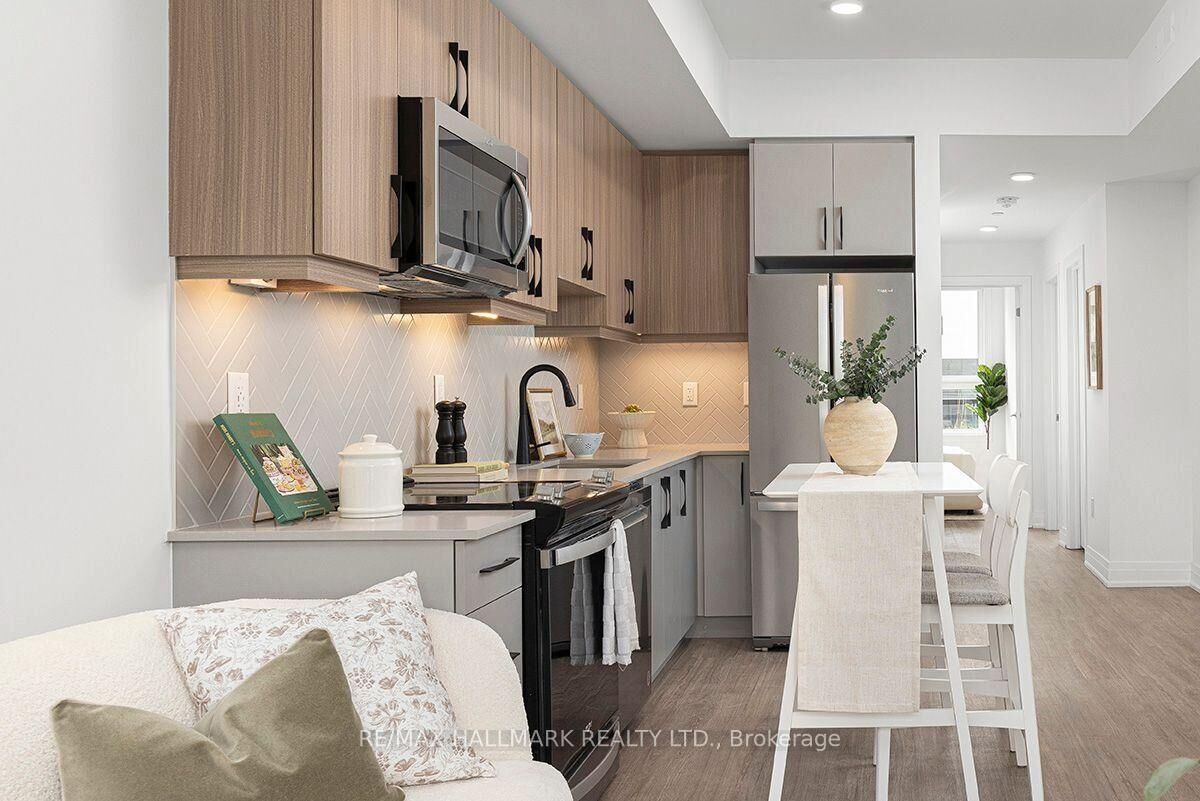 Property Photo: 15 Brenthall Avenue W 2 ON M2R 0B3