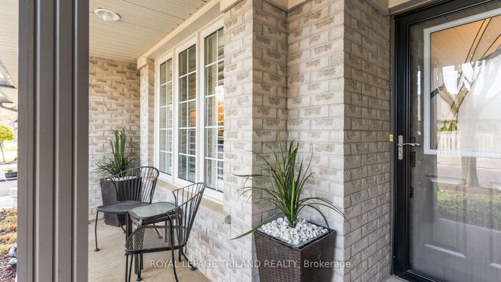 Property Photo:  20 Windemere Place 6  ON N5R 6H6 