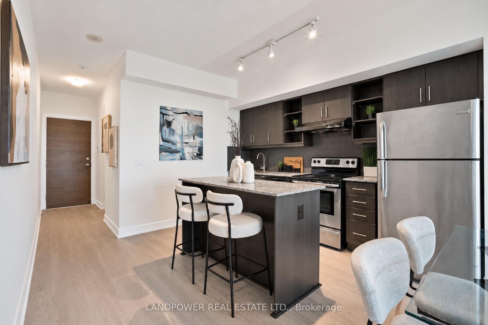 Property Photo:  35 Brian Peck Crescent 817  ON M4G 0A5 