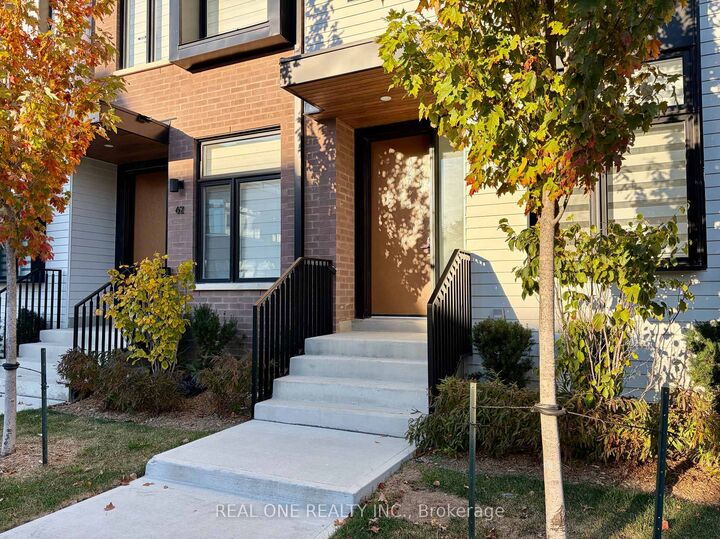 Property Photo:  35 Lou Parsons Way 63  ON L5H 0B2 