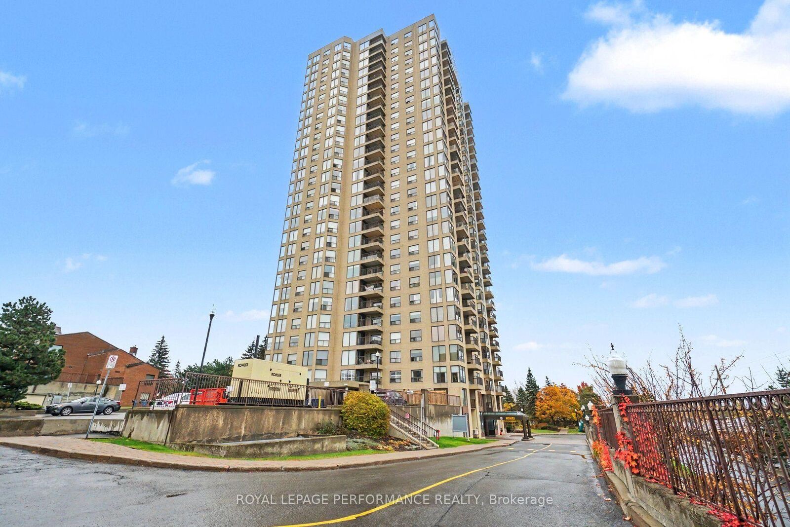 Property Photo:  545 St Laurent Boulevard 1803  ON K1K 4H9 