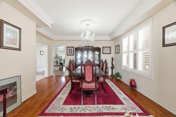 Property Photo:  284 Maple Leaf Drive  ON M6L 1P3 