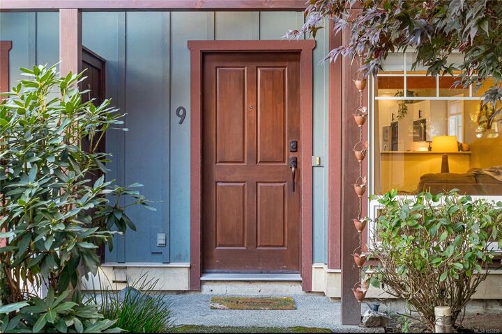Property Photo: 2528 Alexander St #9 BC V9L 2W9