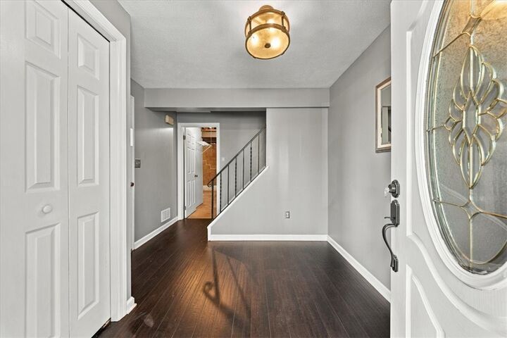 Property Photo:  152 Aberdeen Dr  PA 15237 