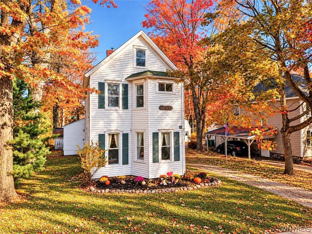 Property Photo:  424 Oakwood Avenue  NY 14052 