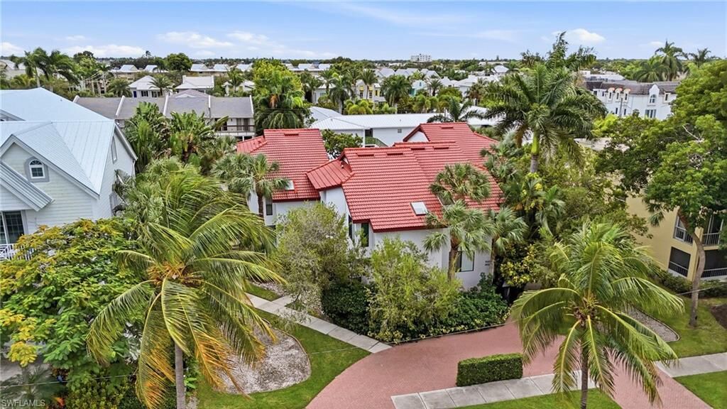 Property Photo:  962 8th Ave S  FL 34102 