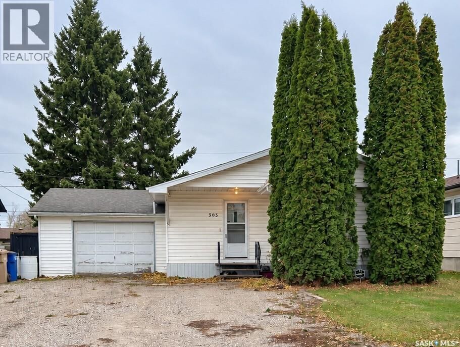 Property Photo:  303 4th Avenue E  SK S0J 2E0 