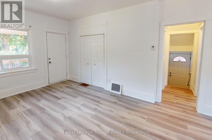 Property Photo: 279 Vansittart Avenue ON N4S 6G4