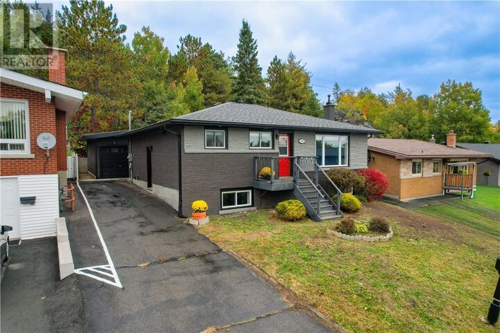 Property Photo: 343 Sandra Boulevard ON P3C 3K8