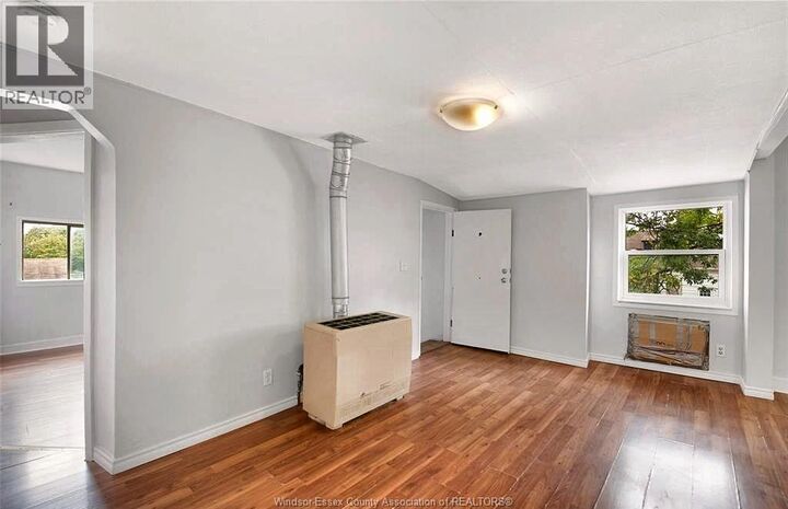 Property Photo:  736 University East 2  ON N9A 2Z7 