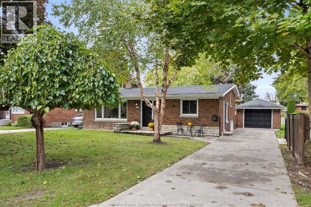 Property Photo: 1109 Parkview Avenue ON N8S 2X8