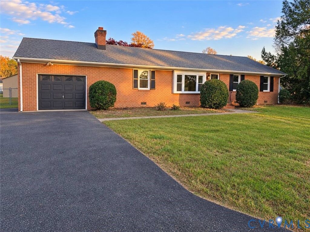 Property Photo: 7950 Kenmore Drive VA 23111