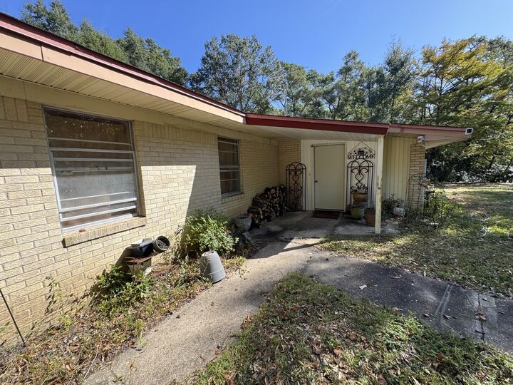 Property Photo: 3211 Maple Street FL 32539