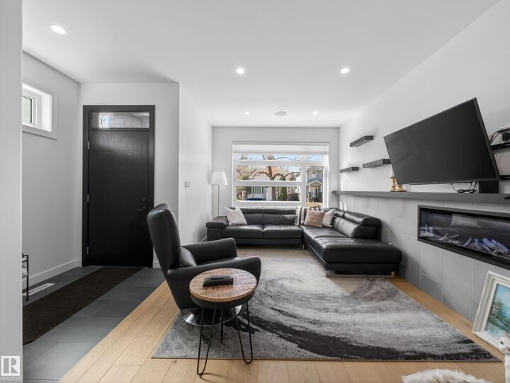 Property Photo:  10449 143 Street NW  AB T5N 2S5 