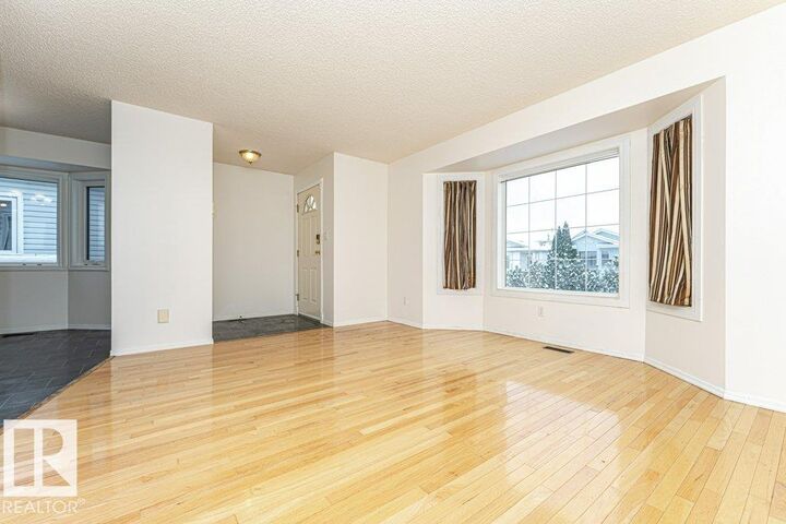 Property Photo:  242 Kirkwood Avenue NW  AB T6L 5A8 
