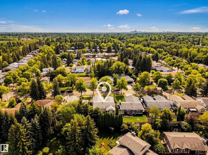 Property Photo: 11 Brunswick Crescent AB T8N 2K5