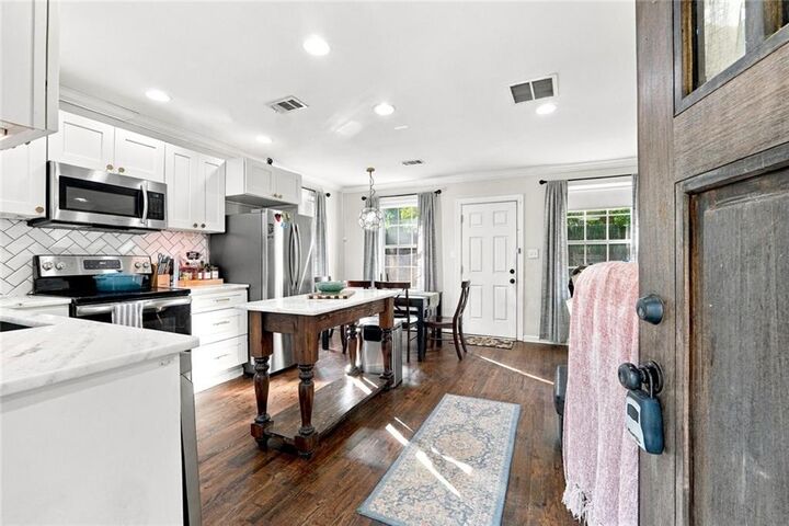 Property Photo:  2915 Glenwood Avenue SE  GA 30317 