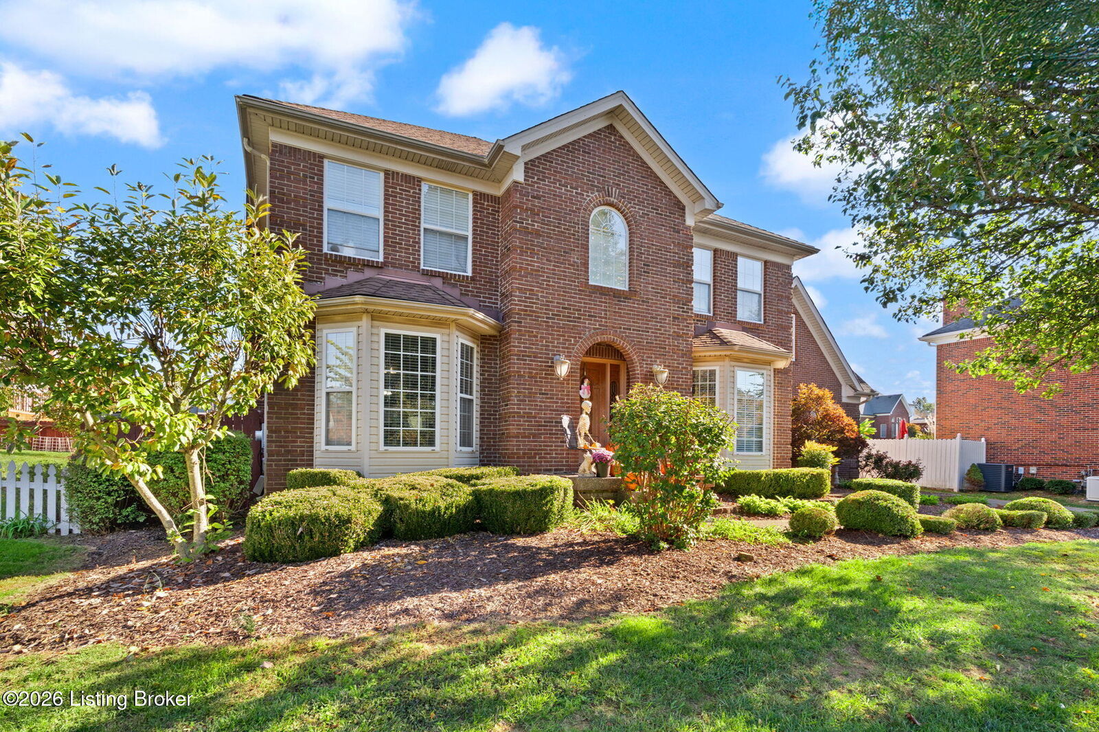 Property Photo:  8717 Hi View Ln  KY 40272 