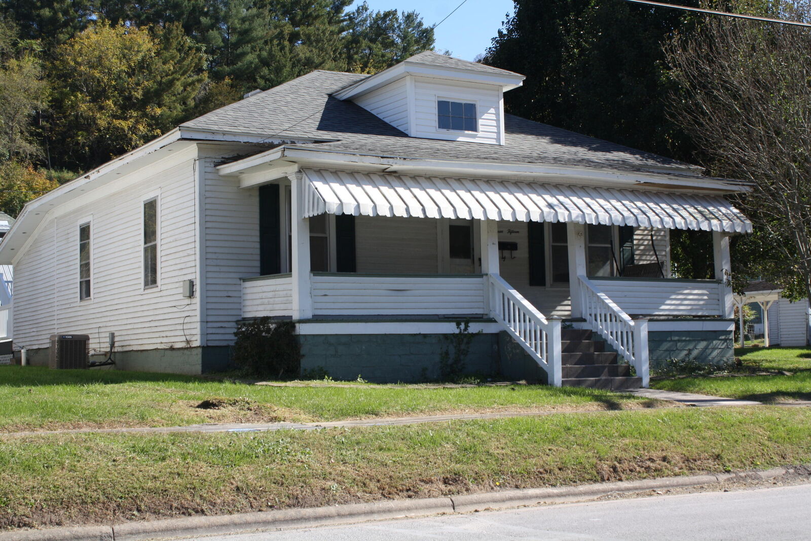 Property Photo: 315 Miller Avenue WV 25951