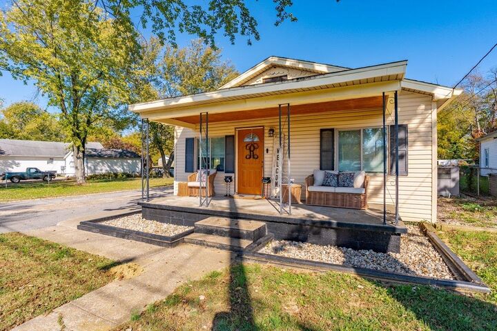 Property Photo:  2025 Poplar Ave  KY 42420 