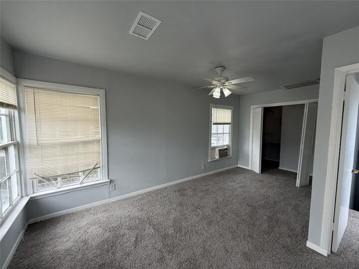 Property Photo:  1427 W 6th Street  TX 77541 