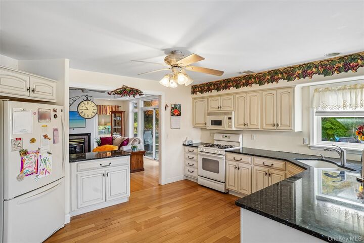 Property Photo:  82 Edgemere Avenue  NY 10925 