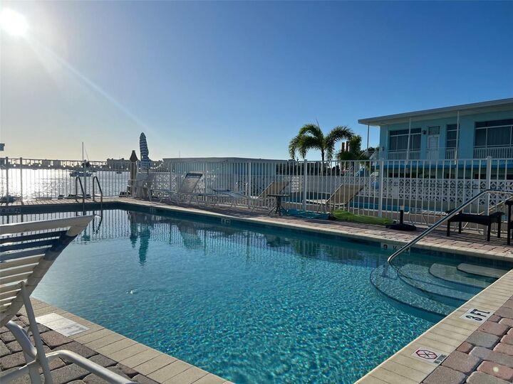 Property Photo:  1840 Shore Drive S 5  FL 33707 