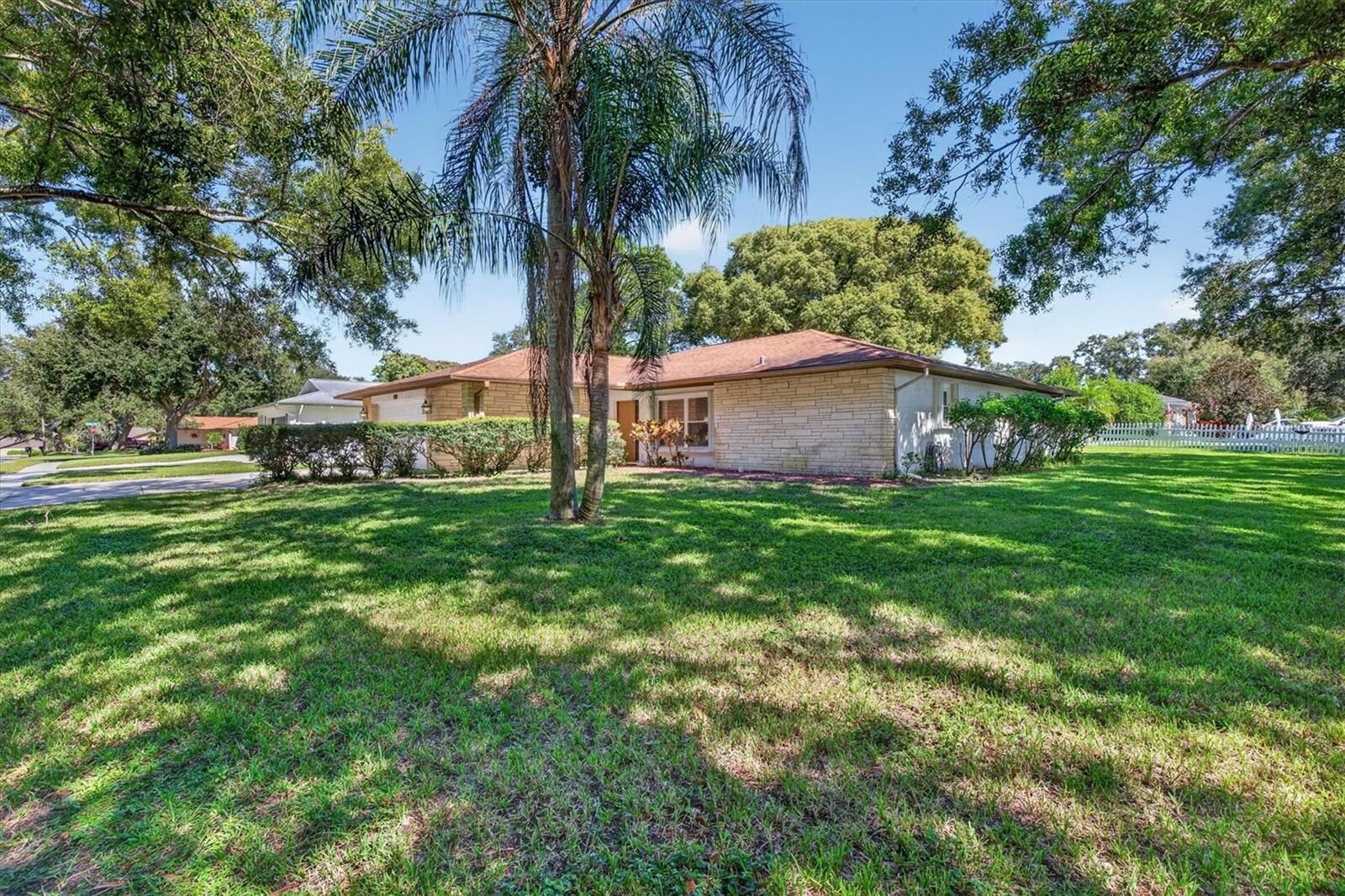 Property Photo: 1311 Vermont Avenue FL 34689