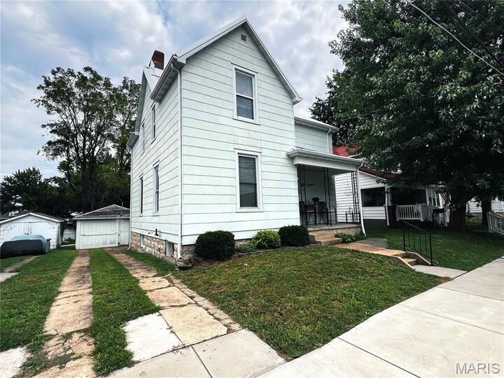 Property Photo:  811 Roberts Street  MO 63090 