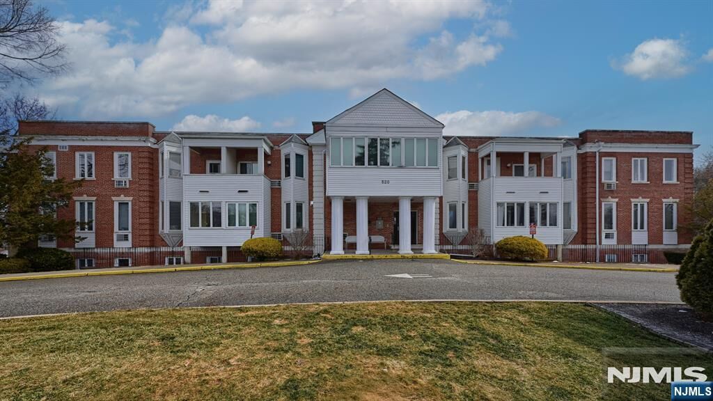 Property Photo: 520 Turnpike C109 NJ 07444