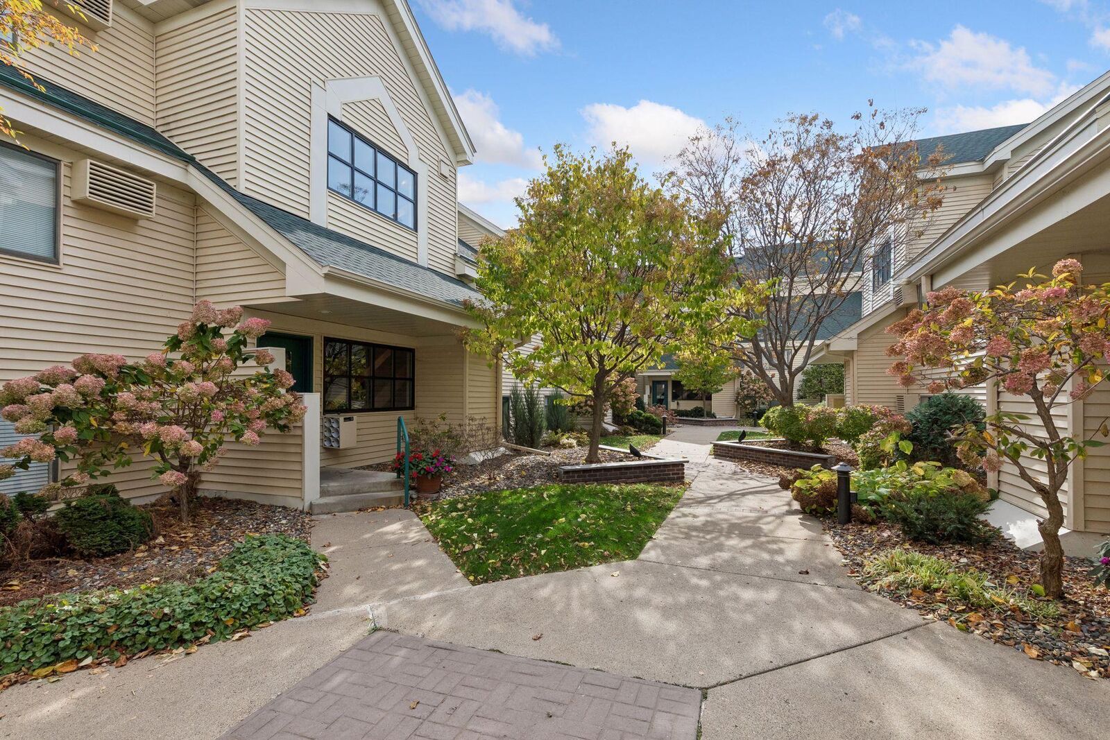 Property Photo: 7605 Edinborough Way 6117 MN 55435