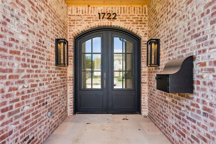 Property Photo:  1722 Huntington Avenue  OK 73116 