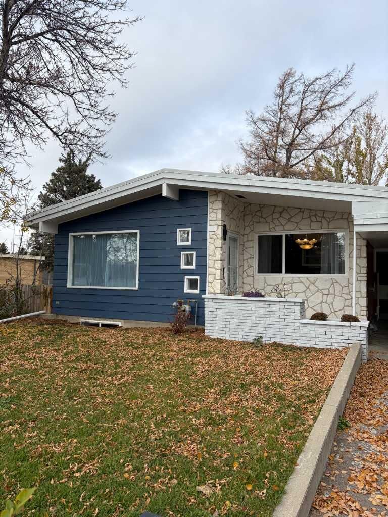 Property Photo:  1301 17 Street S 2  AB T1K 1A3 