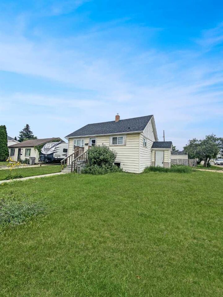 Property Photo:  10102 109 Avenue  AB T8V 1R9 