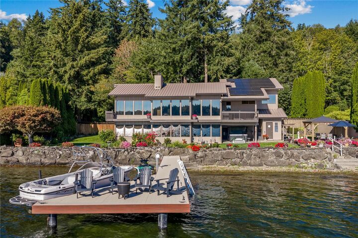 Property Photo: 2825 E Lake Sammamish Parkway NE WA 98074