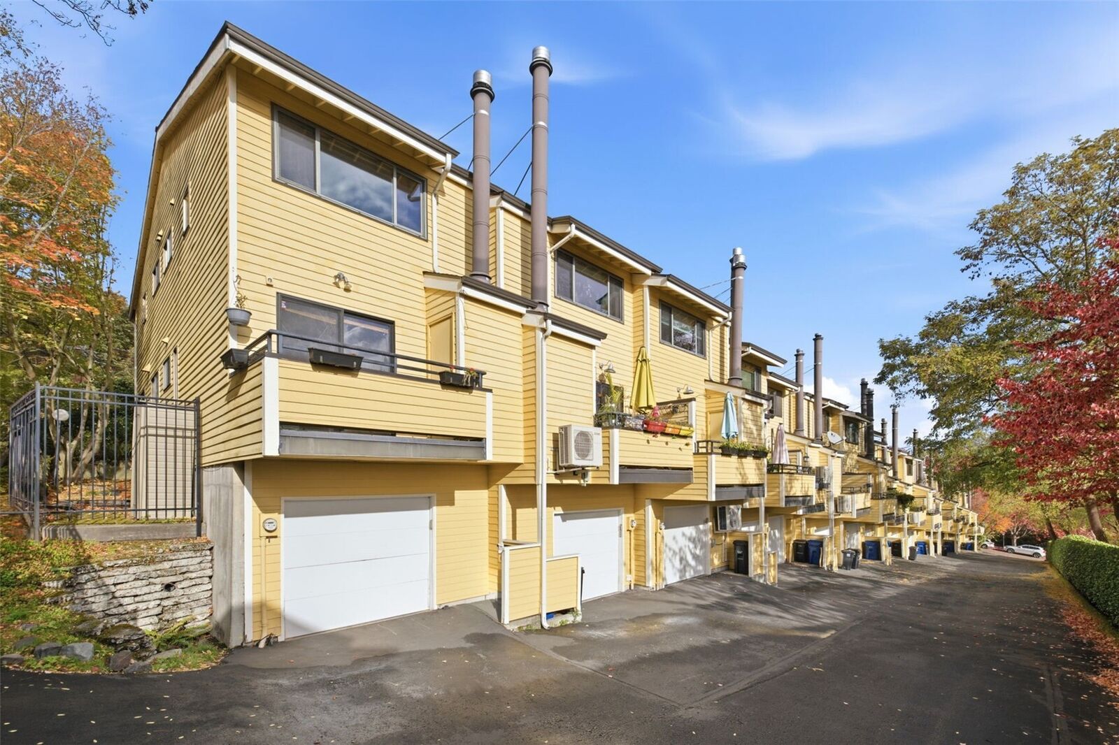 Property Photo:  2585 E Madison Street 2585  WA 98112 