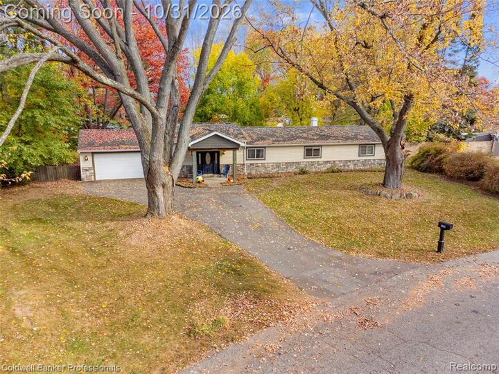 Property Photo:  4560 Independence Drive  MI 48346 