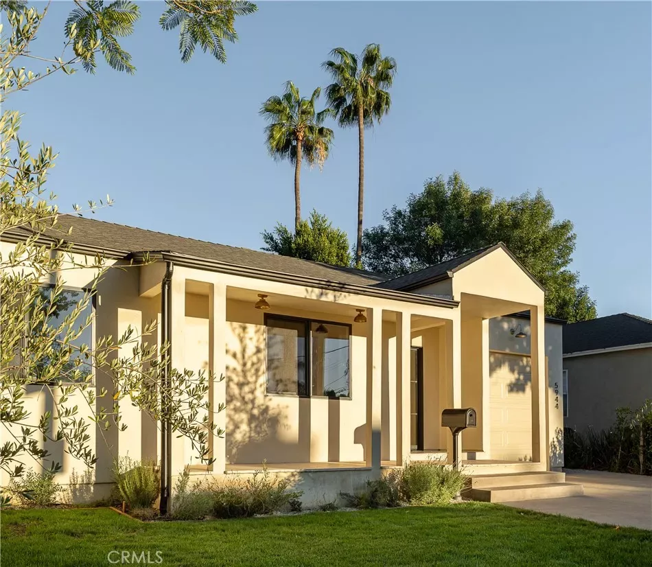 Property Photo:  5944 Lasaine  CA 91316 