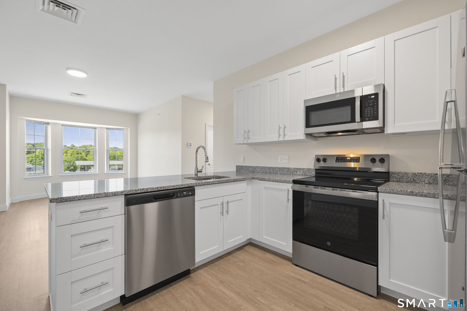 Property Photo:  55 Steele Boulevard 113  CT 06037 