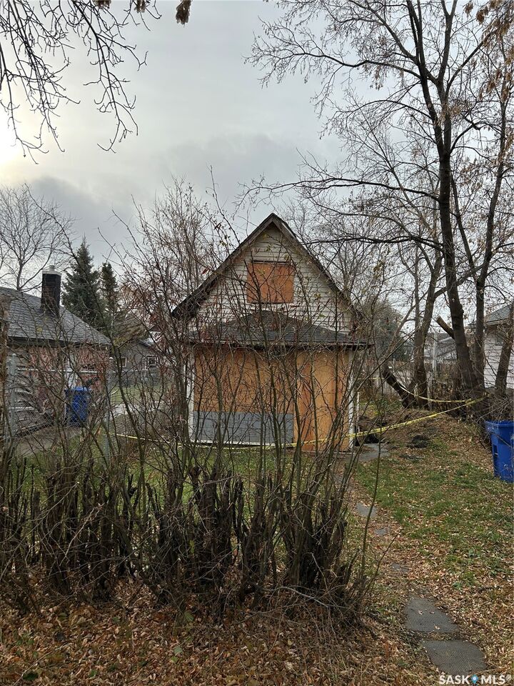 Property Photo:  417 7th Street E  SK S6V 0S4 