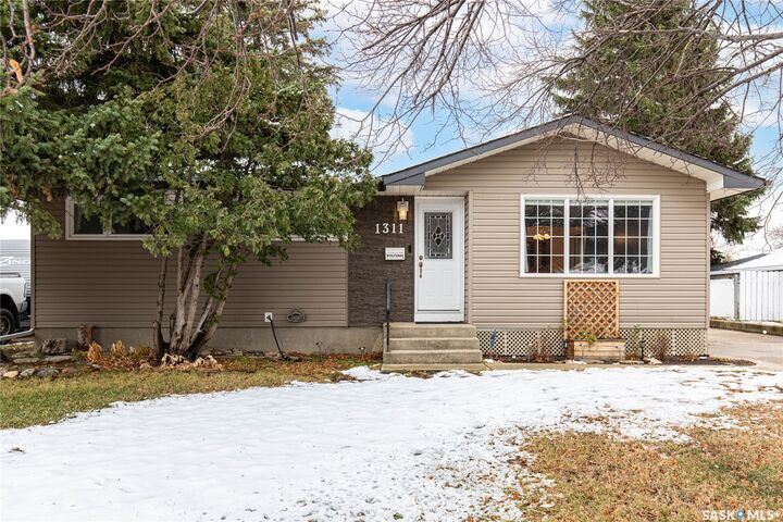 Property Photo: 1311 King Crescent SK S6H 3G3