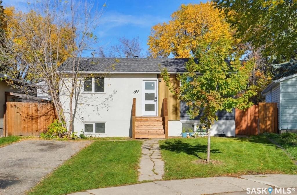 Property Photo:  39 Trident Crescent  SK S7M 0P7 