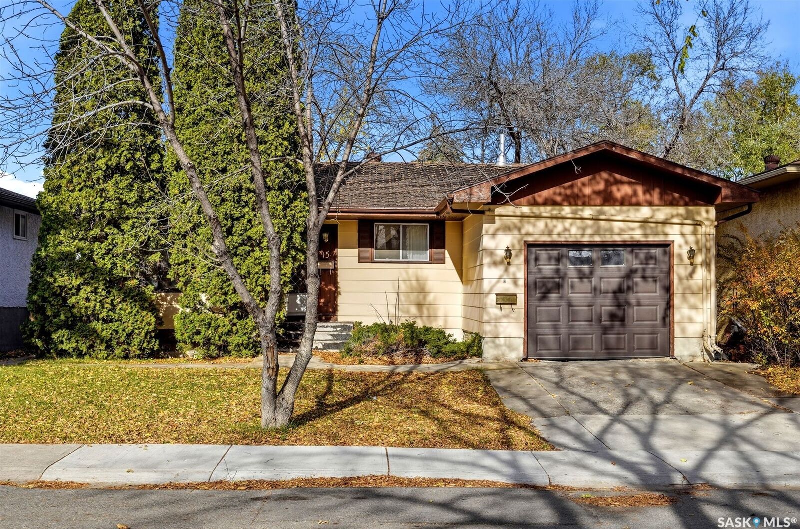 Property Photo: 15 Clermont Crescent SK S4N 4T5