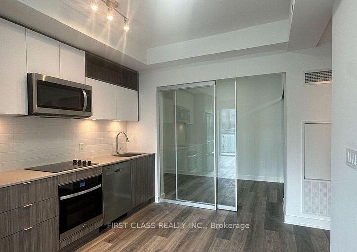 Property Photo: 135 Lower Sherbourne Street W 2829 ON M5A 1Y4