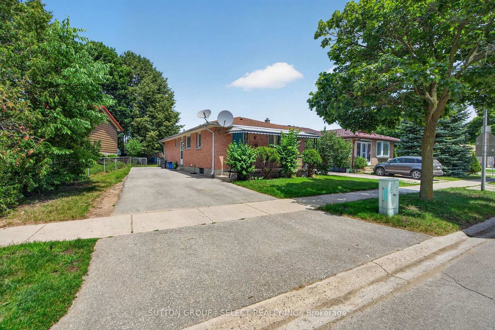 Property Photo: 1162 Gatewood Road Lower ON N5Y 5A7