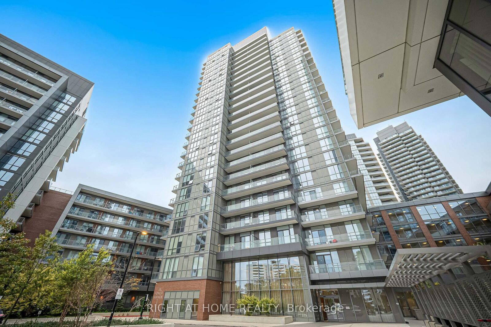 Property Photo: 38 Forest Manor Road 405 ON M2J 0H4