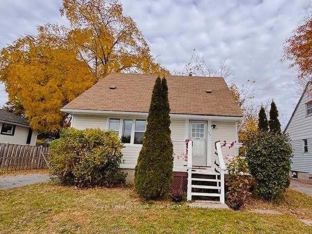 Property Photo: 722 Gillespie Avenue ON K9J 4B7